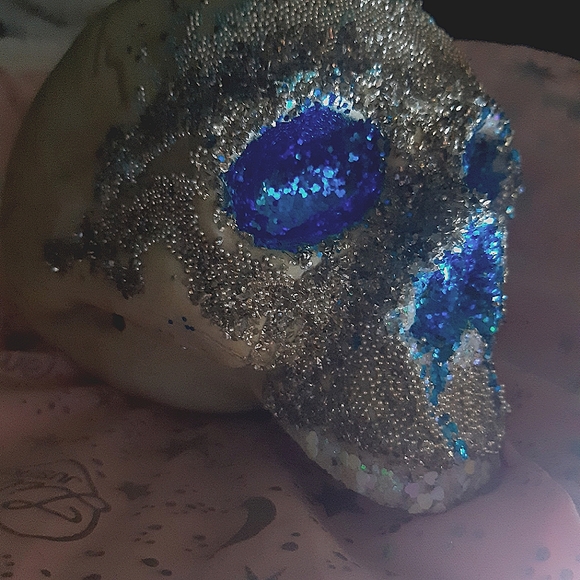 Decorative skull, - Picture 2 of 2